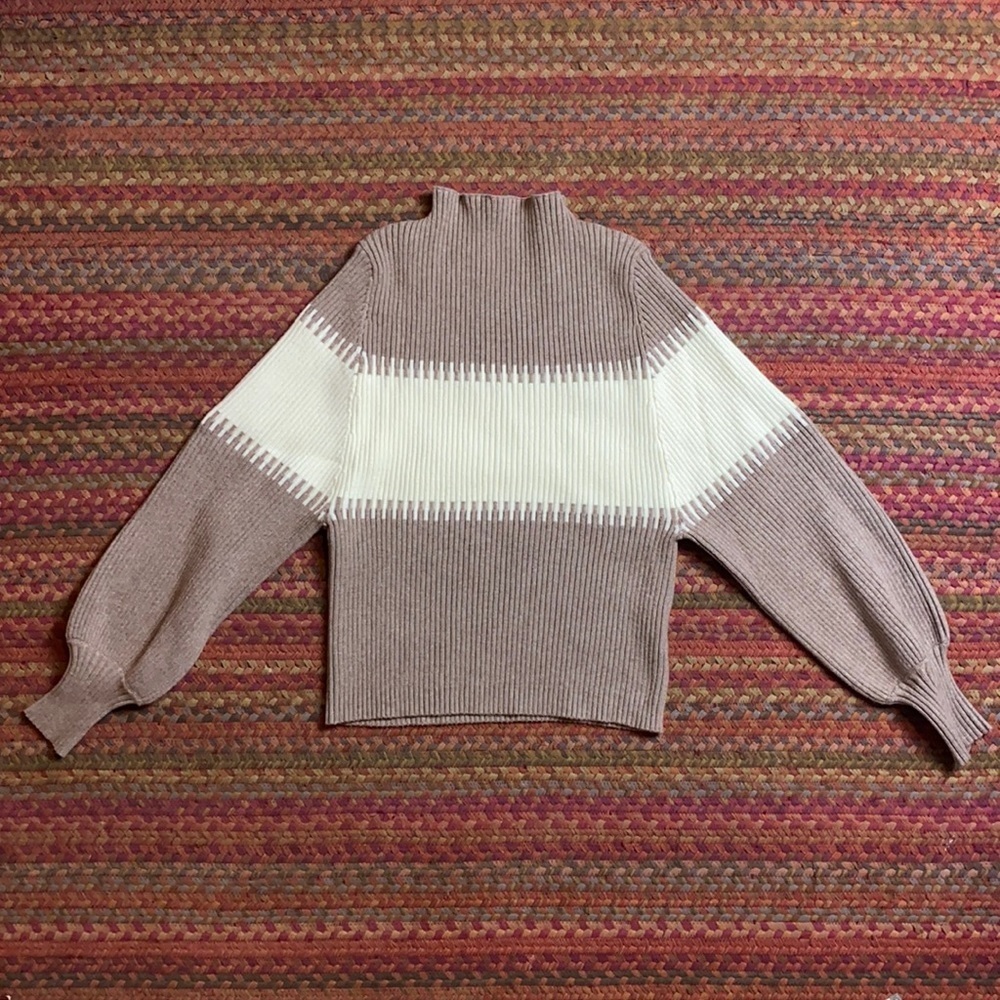 NWOT RIBBED PUFFY SLEEVE MOCK NECK SWEATER